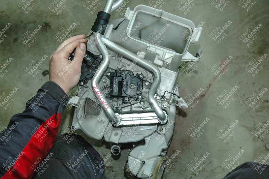 Замена радиатора салона на Lexus IS 250 - фото 13