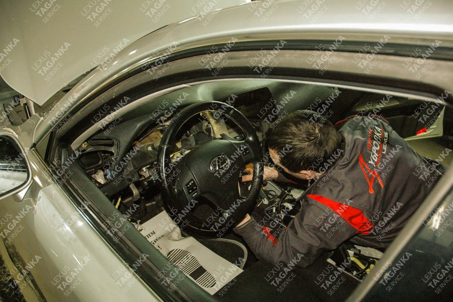 Замена радиатора салона на Lexus IS 250 - фото 3